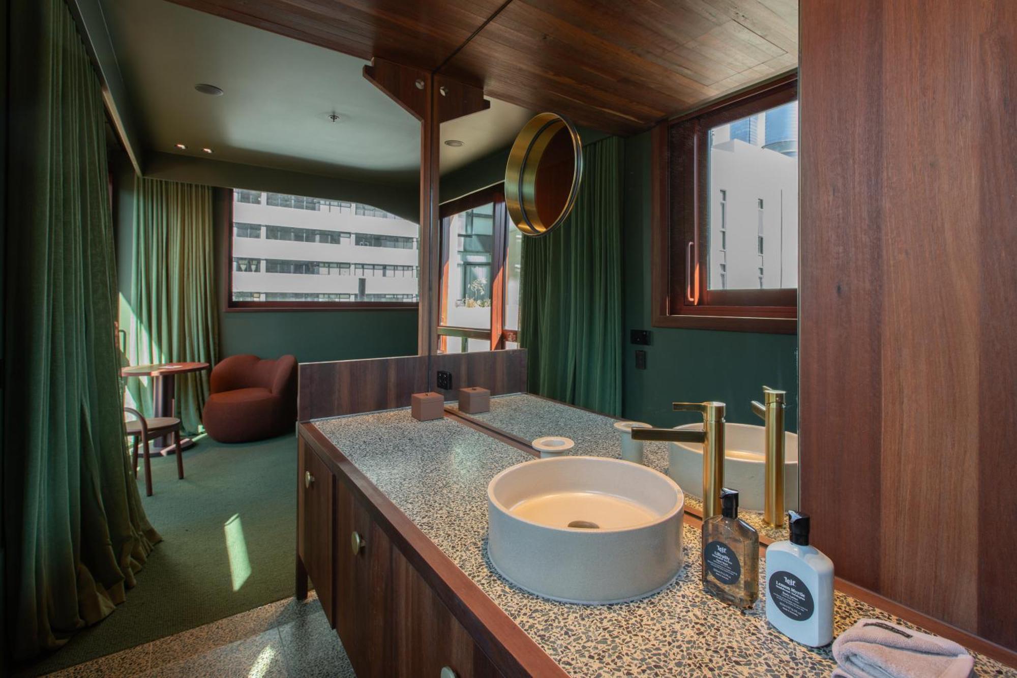 Hyde Place 5*