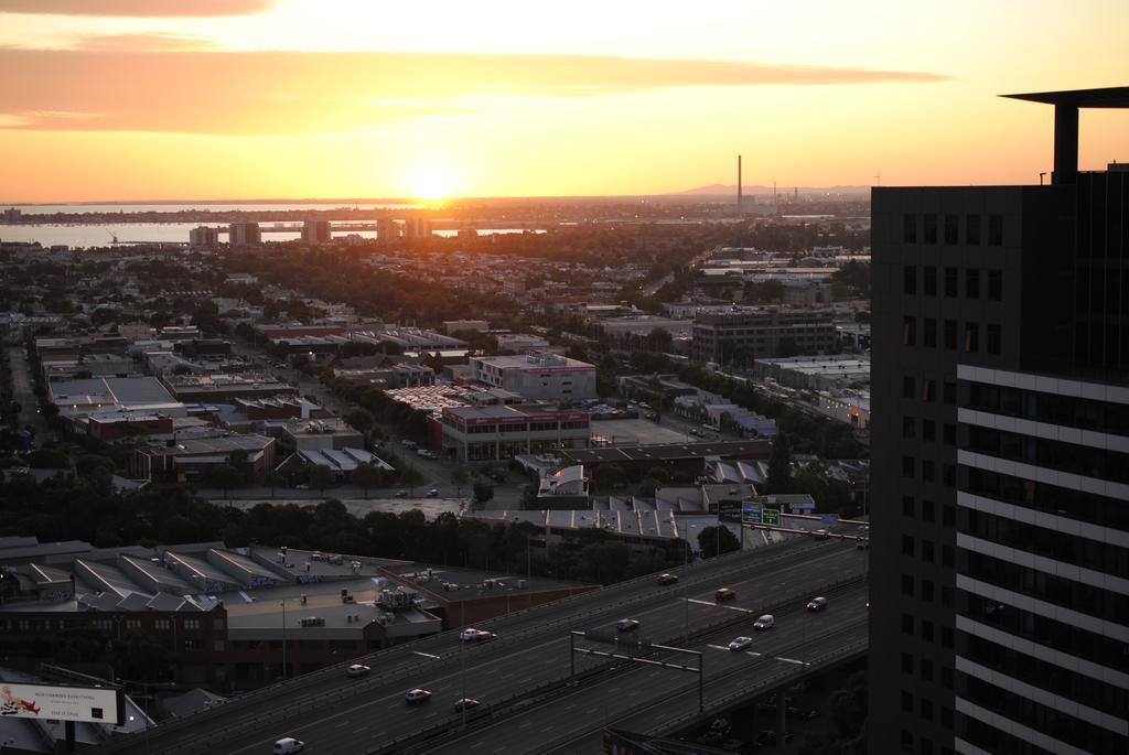 Serviced Apartments Melbourne - Platinum Aparthotel 4*