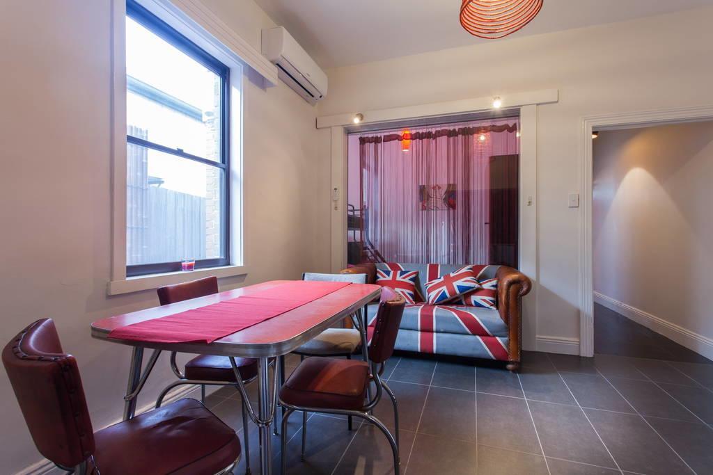 Redtro House * Melbourne