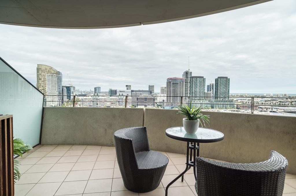 Akom At Docklands Aparthotel 4*
