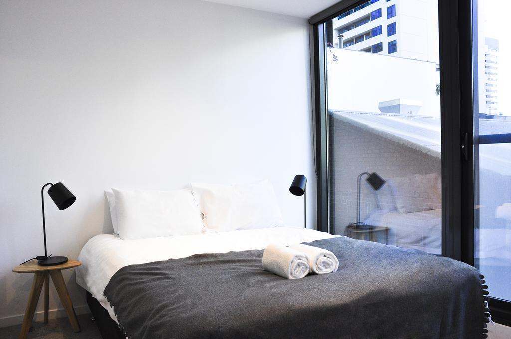 Mono On La Trobe Street Apartment *