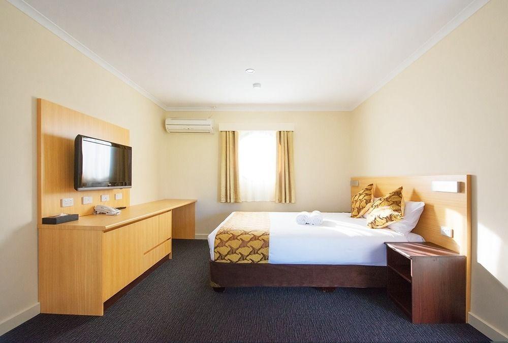 Mahoneys Motor Motel 3*