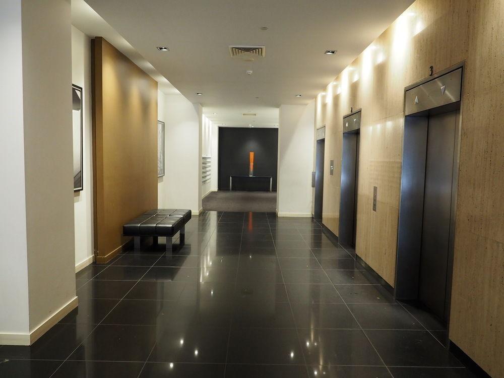 Flinders Lane Superior *