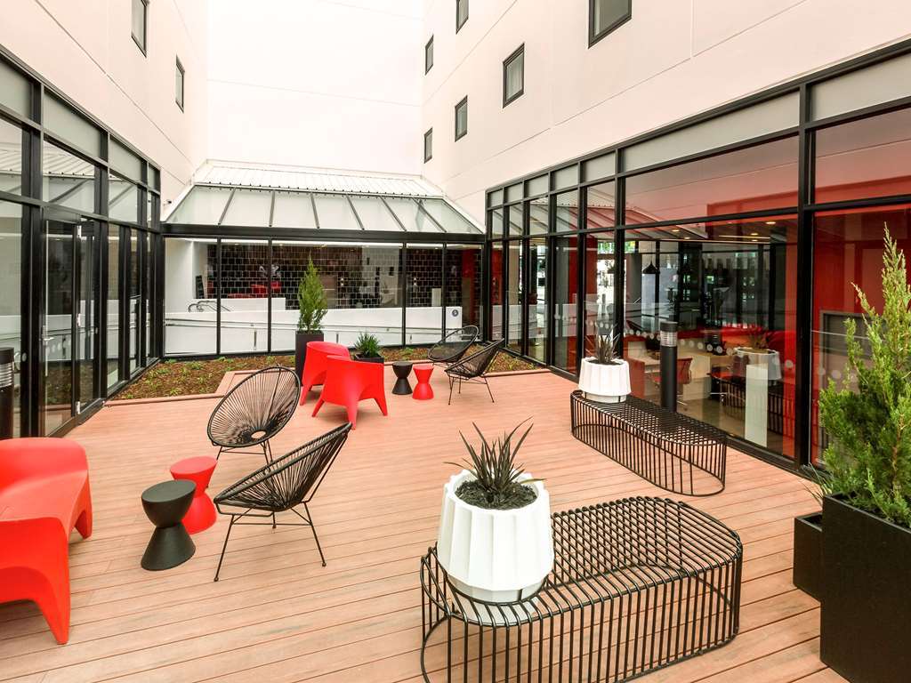 Essence Carlton Hotel