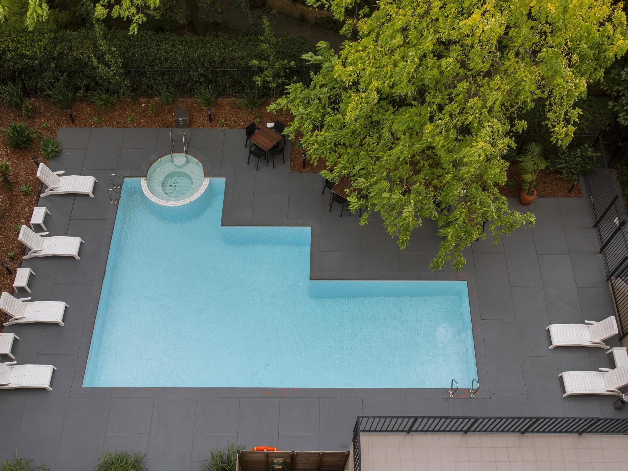 Mantra On Jolimont Aparthotel Melbourne