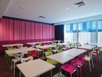 Travelodge Docklands Hotel 4*