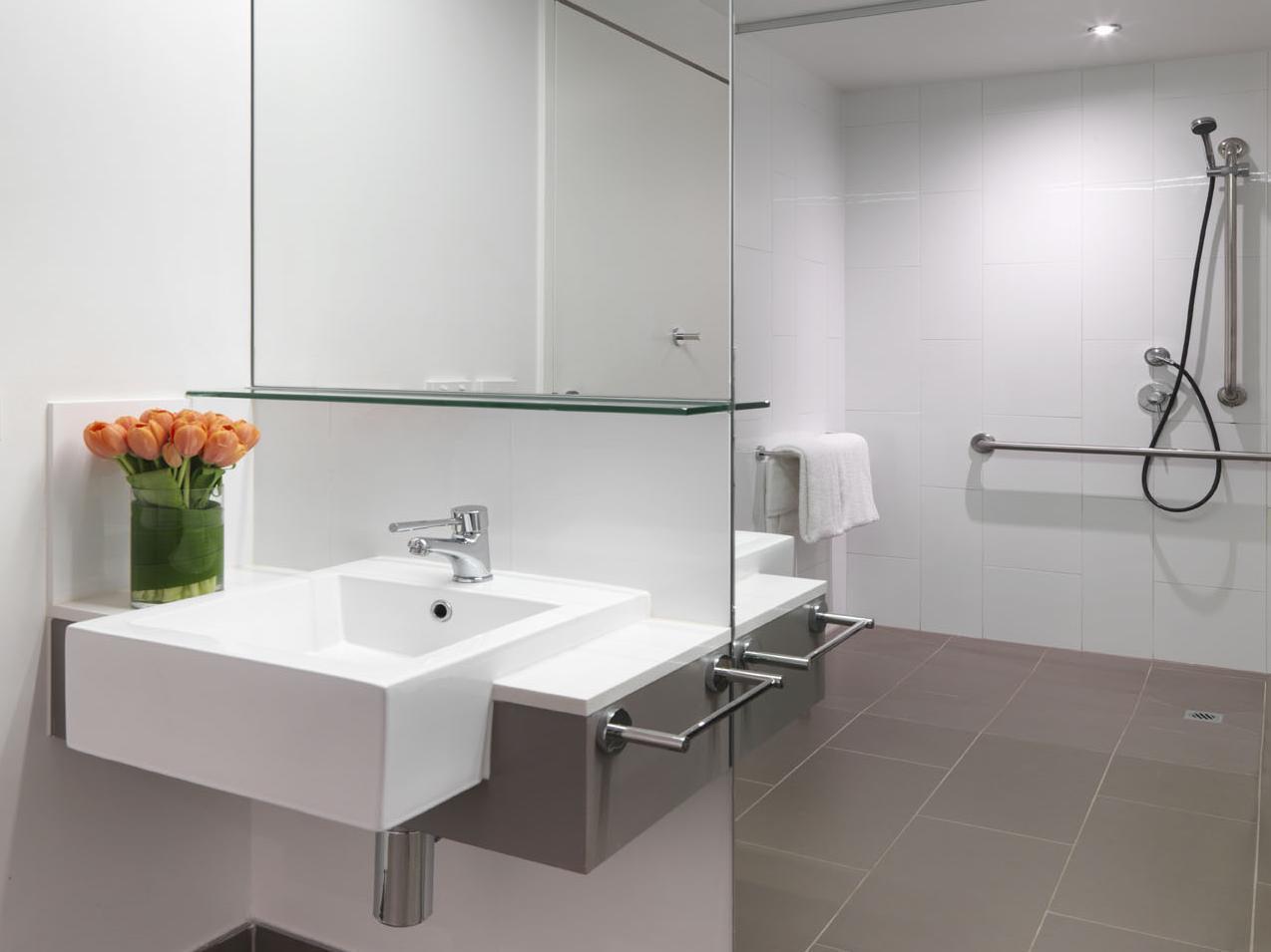 Travelodge Docklands 4*