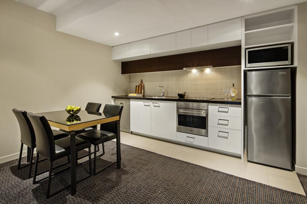 Quest Docklands Aparthotel 4*