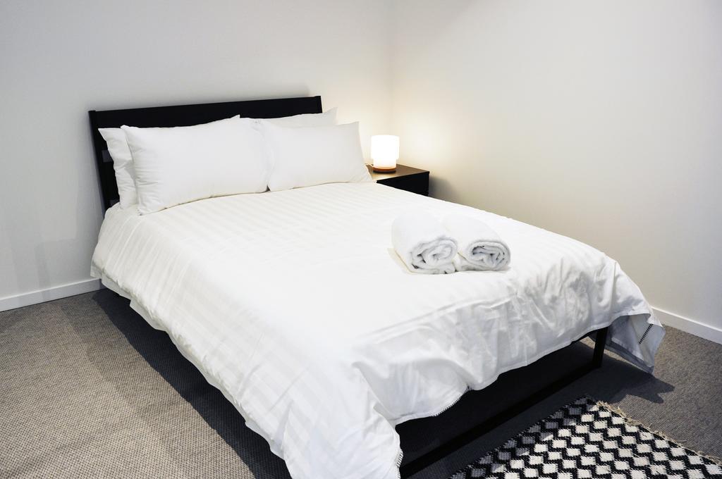 Mono On La Trobe Street Apartment