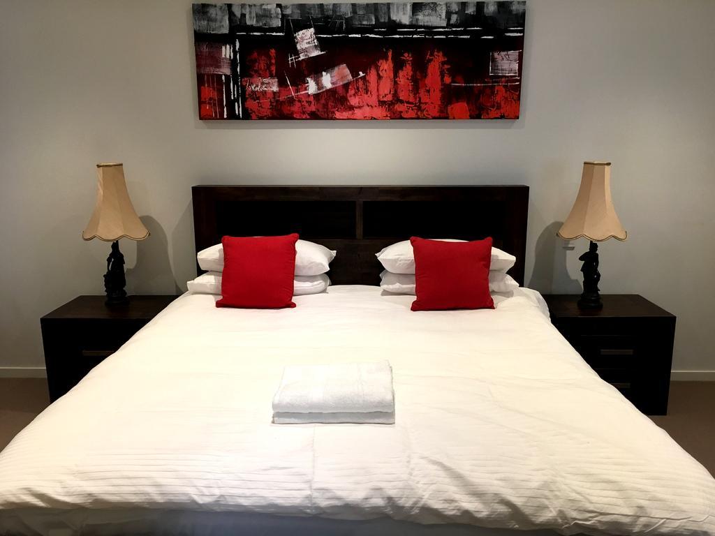 Deluxe Lake View House 20mins Cbd 5* Melbourne