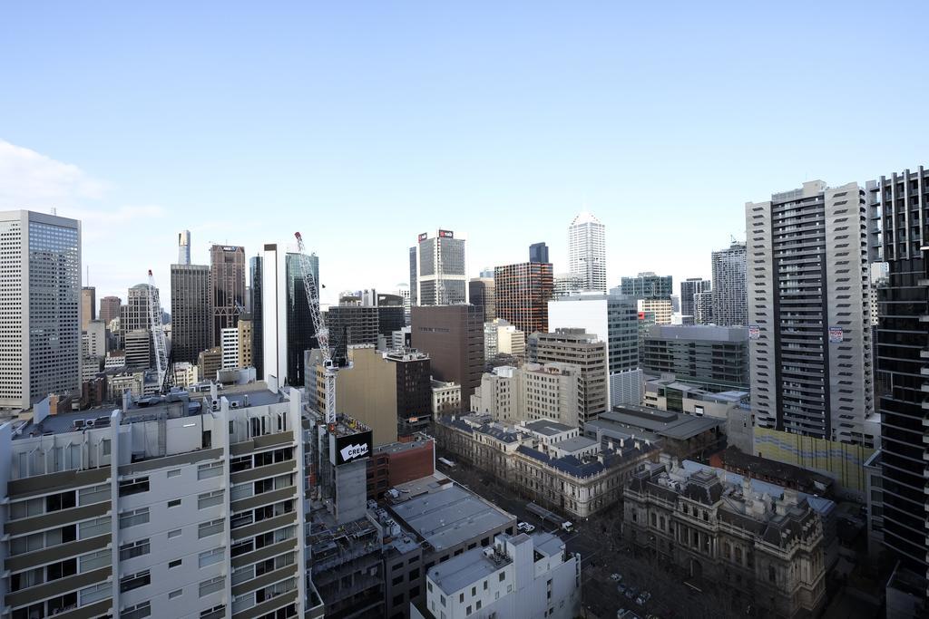 Mono On La Trobe Street Apartment *