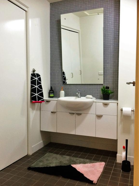 2 Bd Central Melbourne Apartment