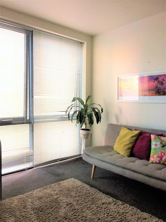 2 Bd Central Melbourne Apartment