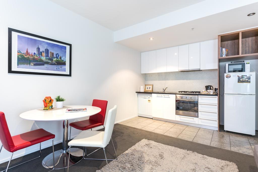 2 Bd Central Melbourne Apartment