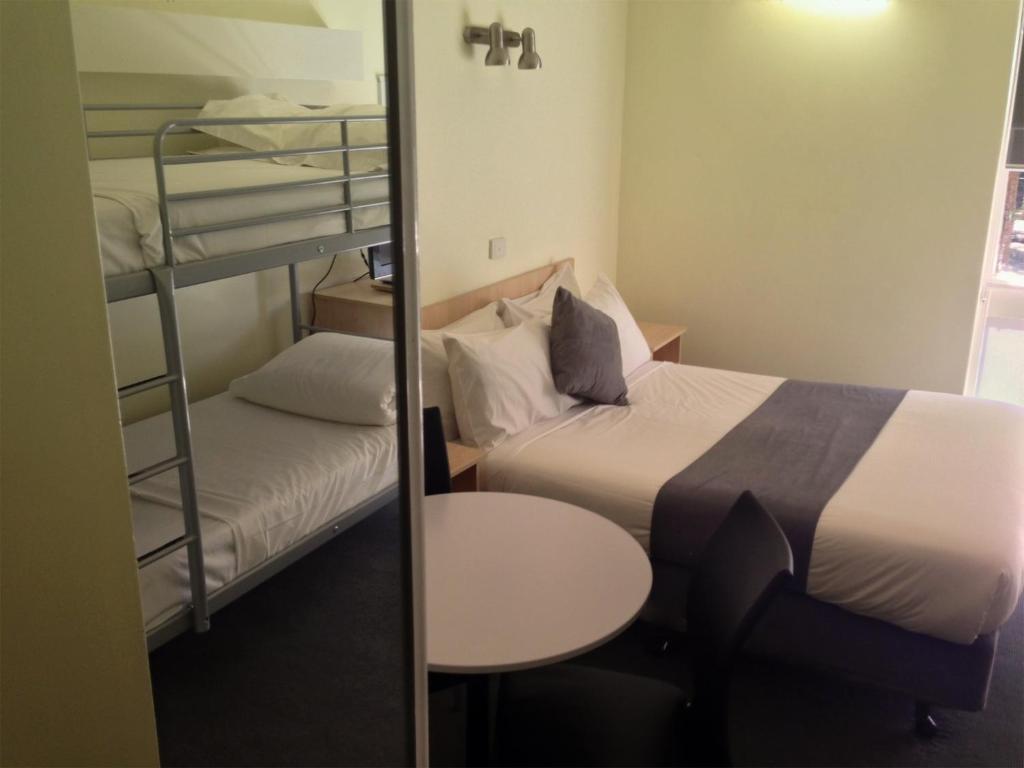 Aparthotel George Powlett 3*