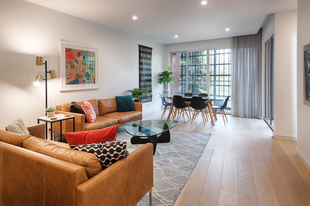 Orange Apartment *