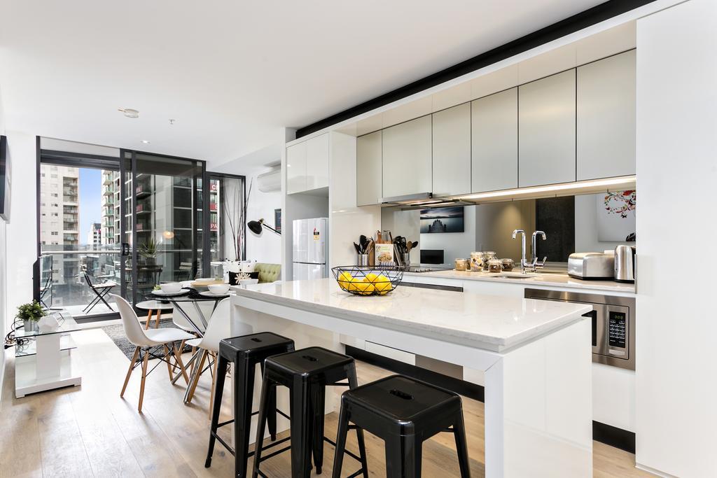 Complete Host Manhattan Melbourne