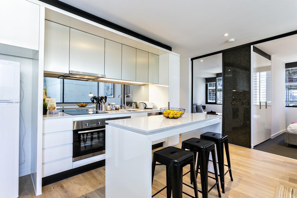 Complete Host Manhattan * Melbourne