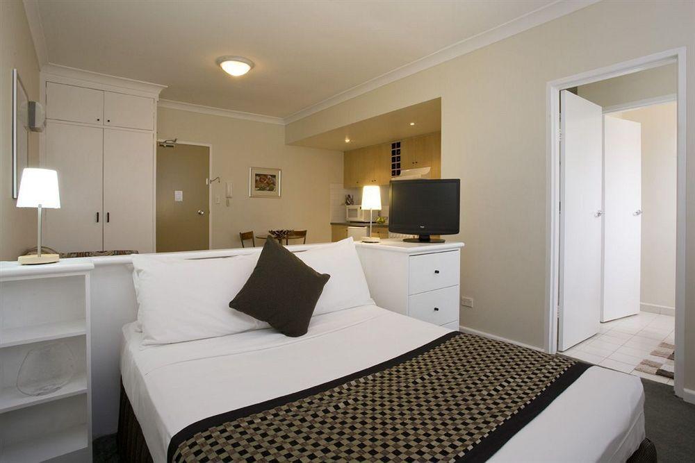 On Flemington * Melbourne