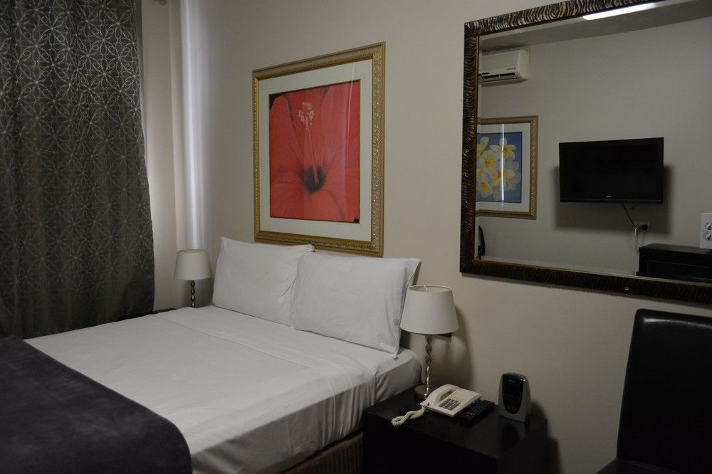 Square Hotel