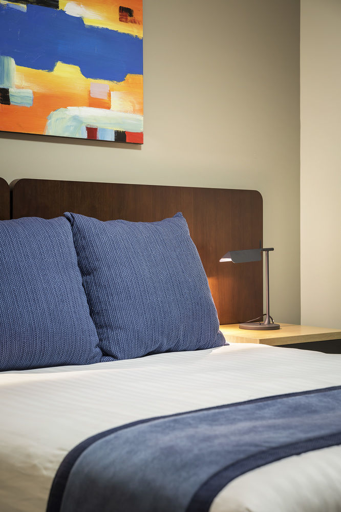Aparthotel Quest Docklands 4*