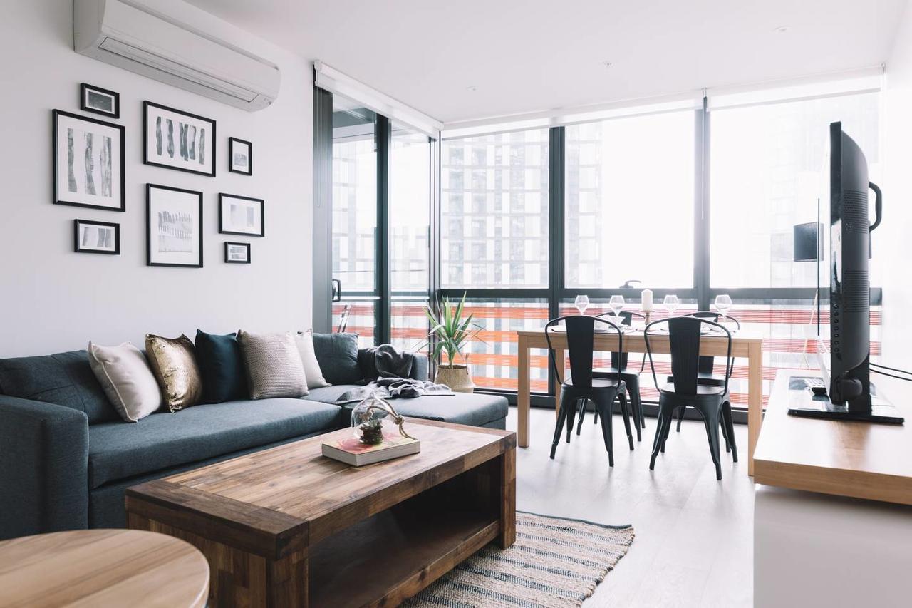 Designer 2 Bedroom + Pool + Gym + Close To Cbd *