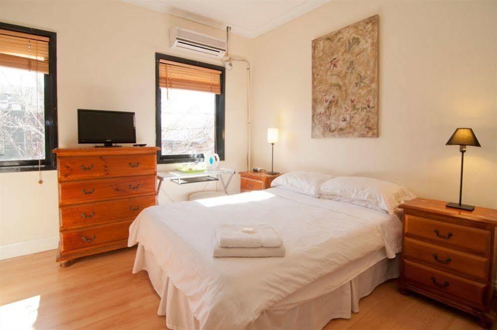 Lily Sands 3* Melbourne
