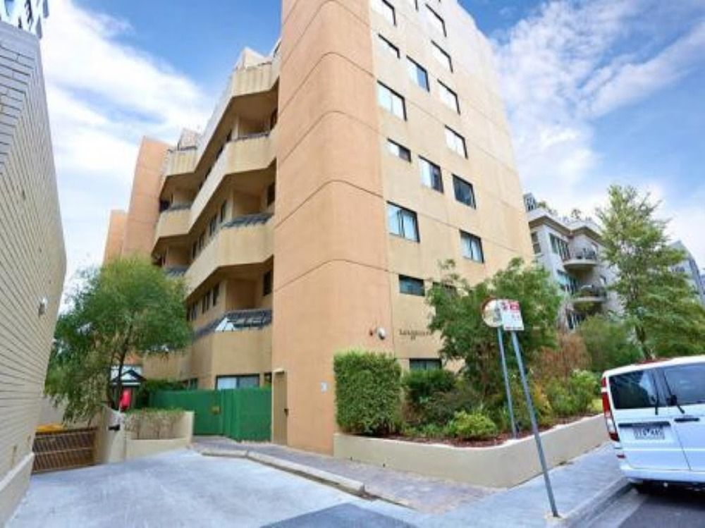 Queens Road Palace * Melbourne