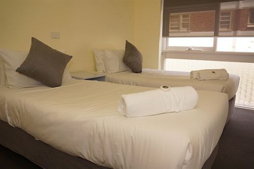 George Powlett 3* Melbourne