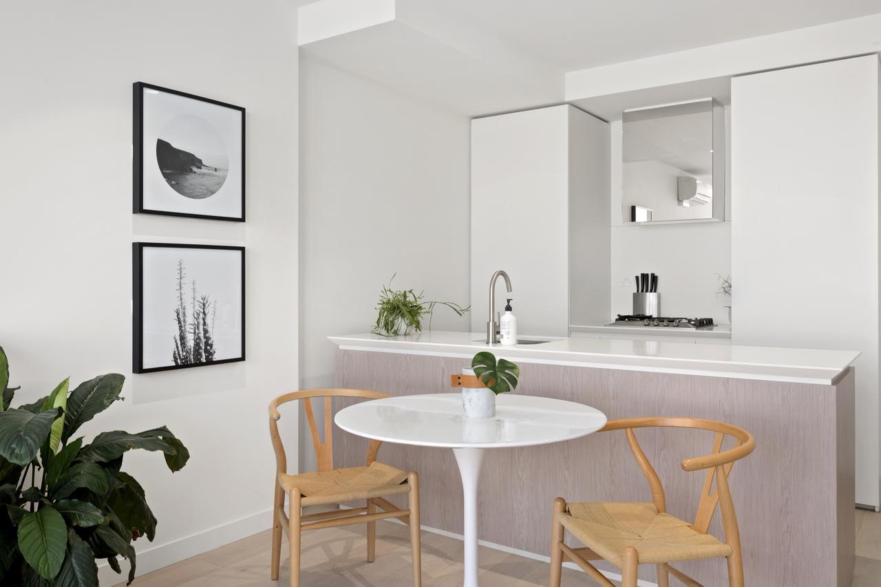 Luxuria - Eq Tower Apartment