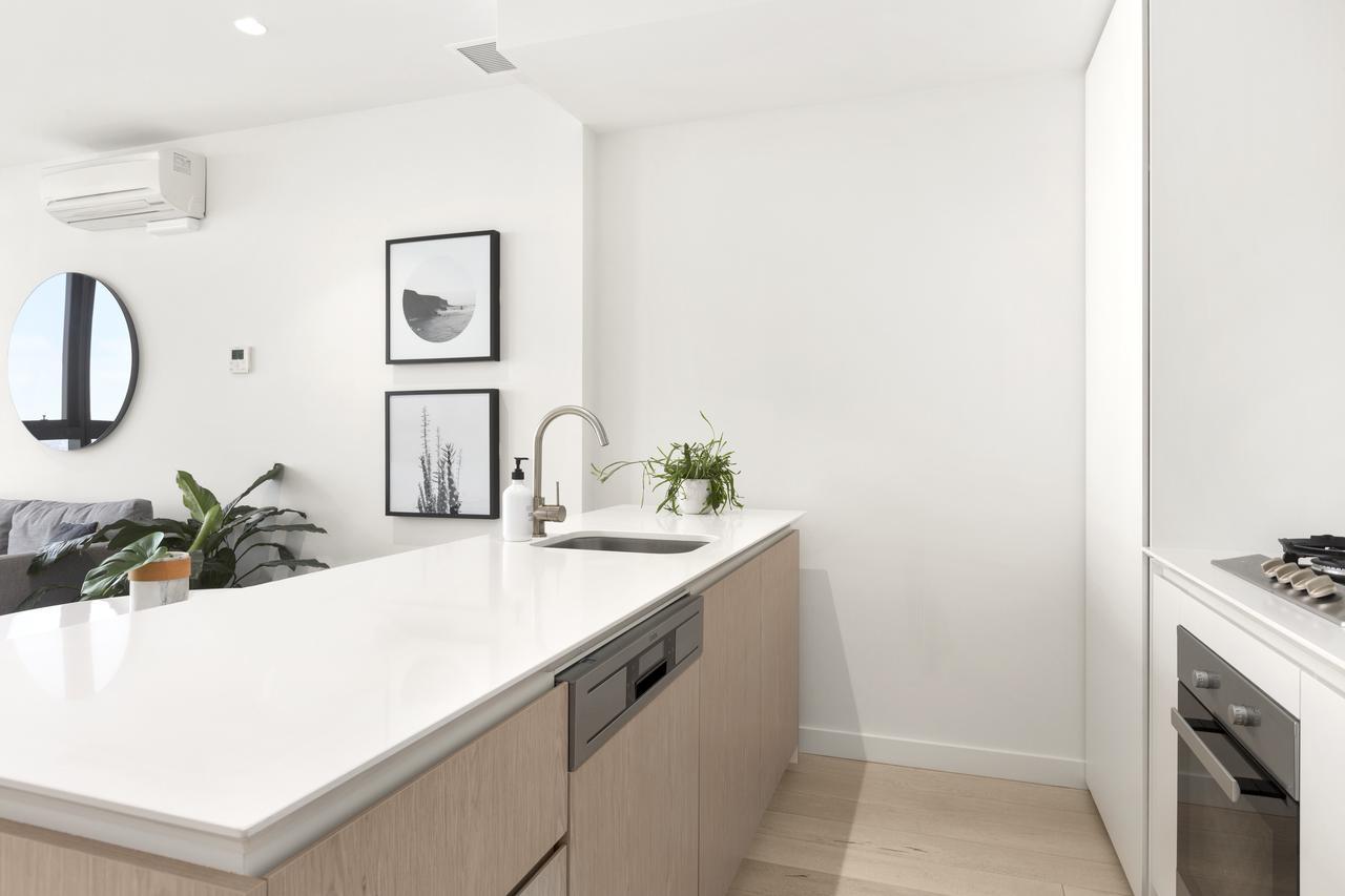 Luxuria - Eq Tower Apartment