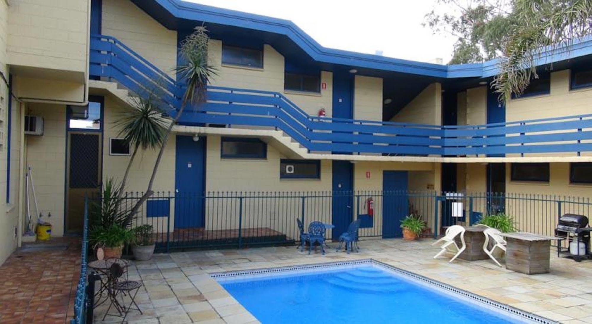 Pathfinder motel 3*