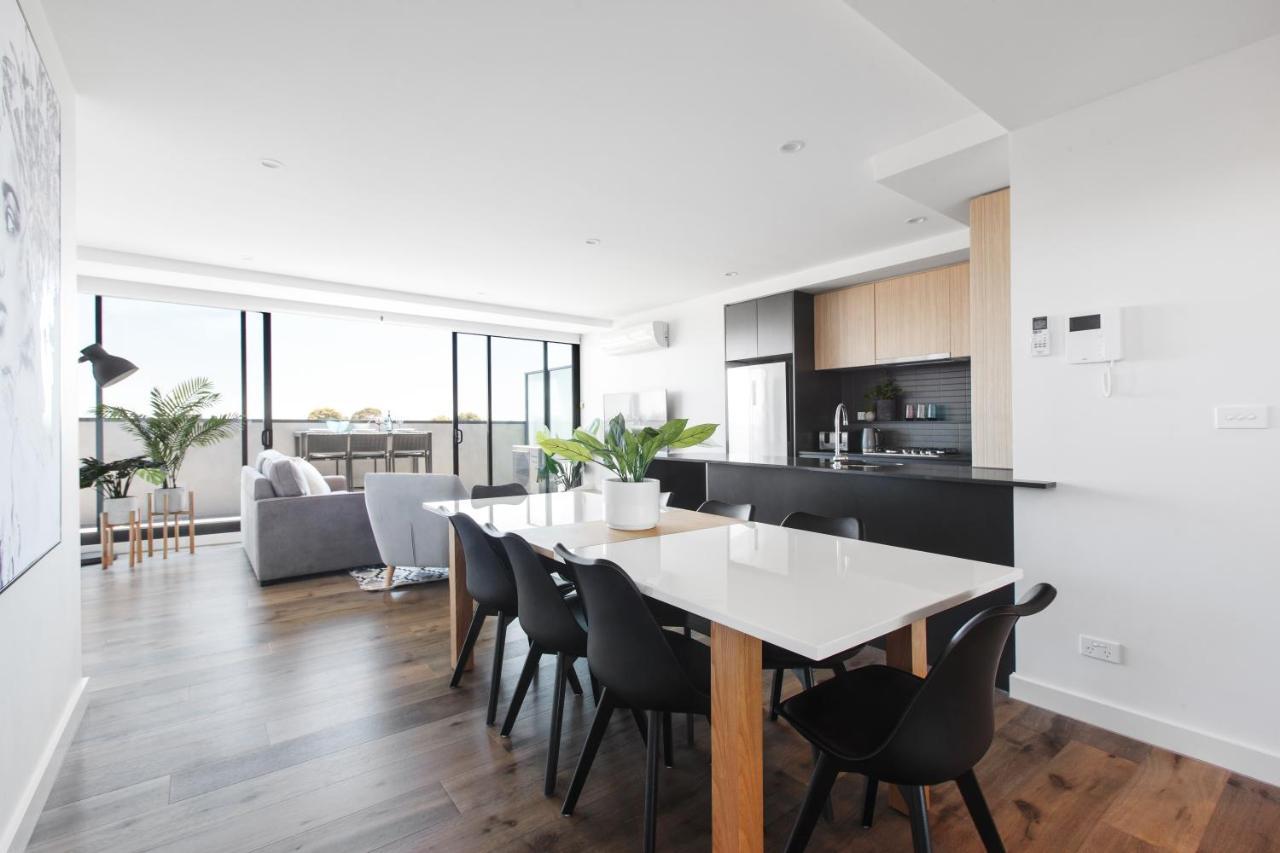 Spacious Urban Oasis With Views By Ready Set Host * Melbourne