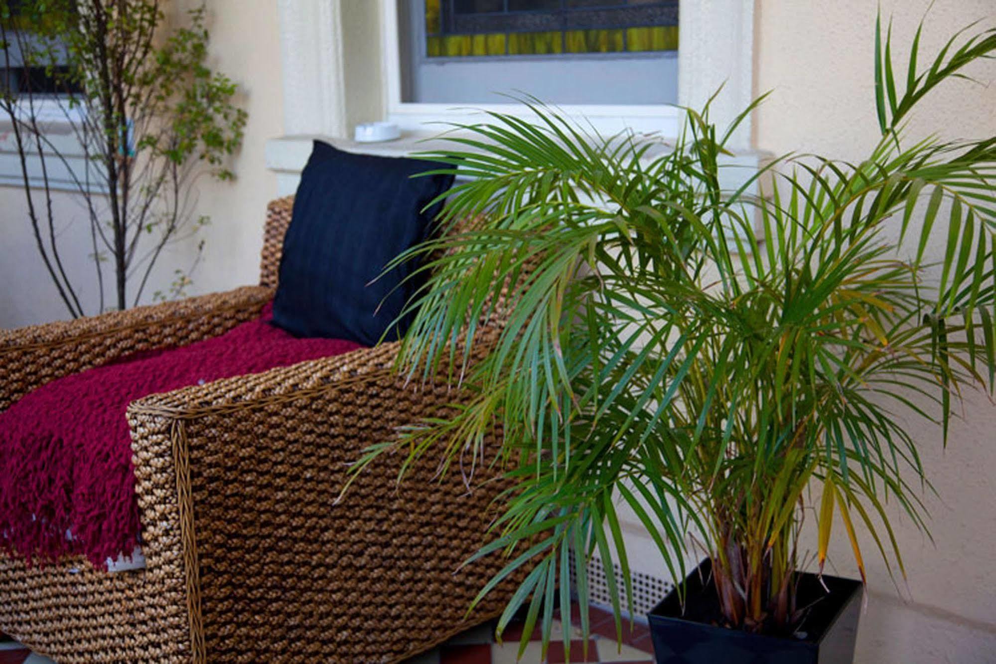 Carlton Terrace 3*