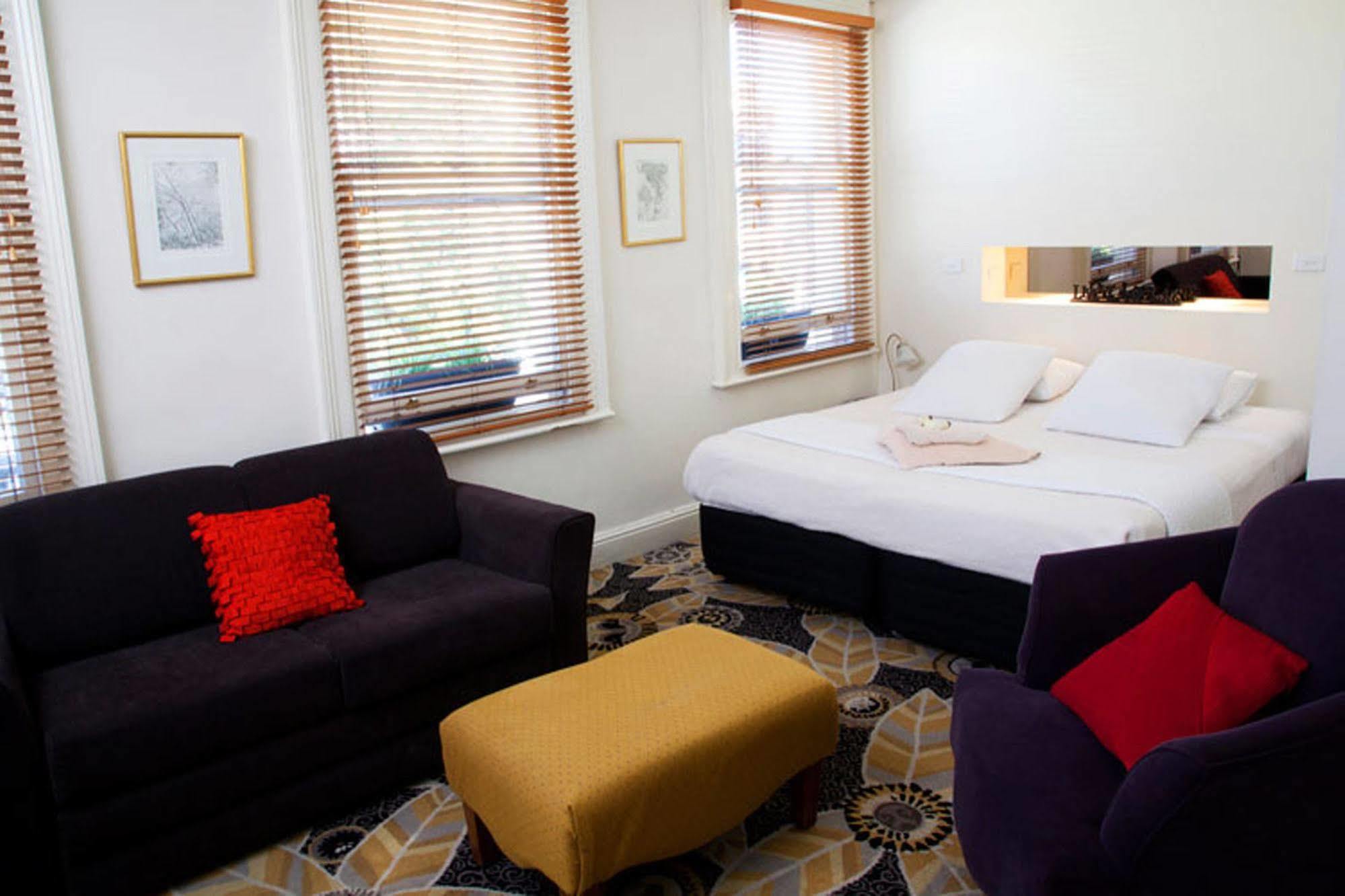 Carlton Terrace 3*