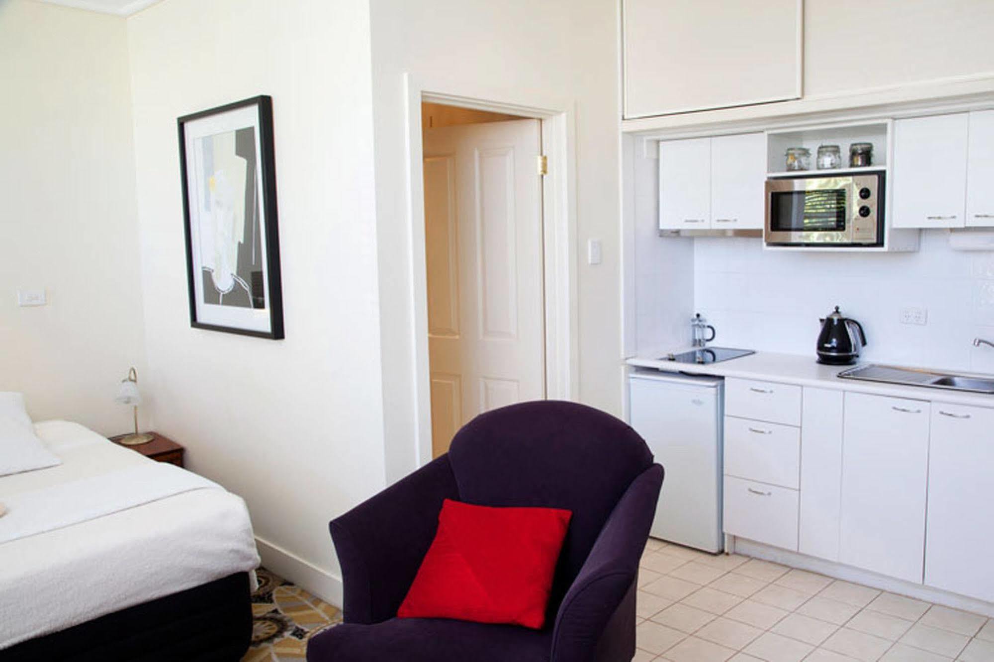 Carlton Terrace 3*