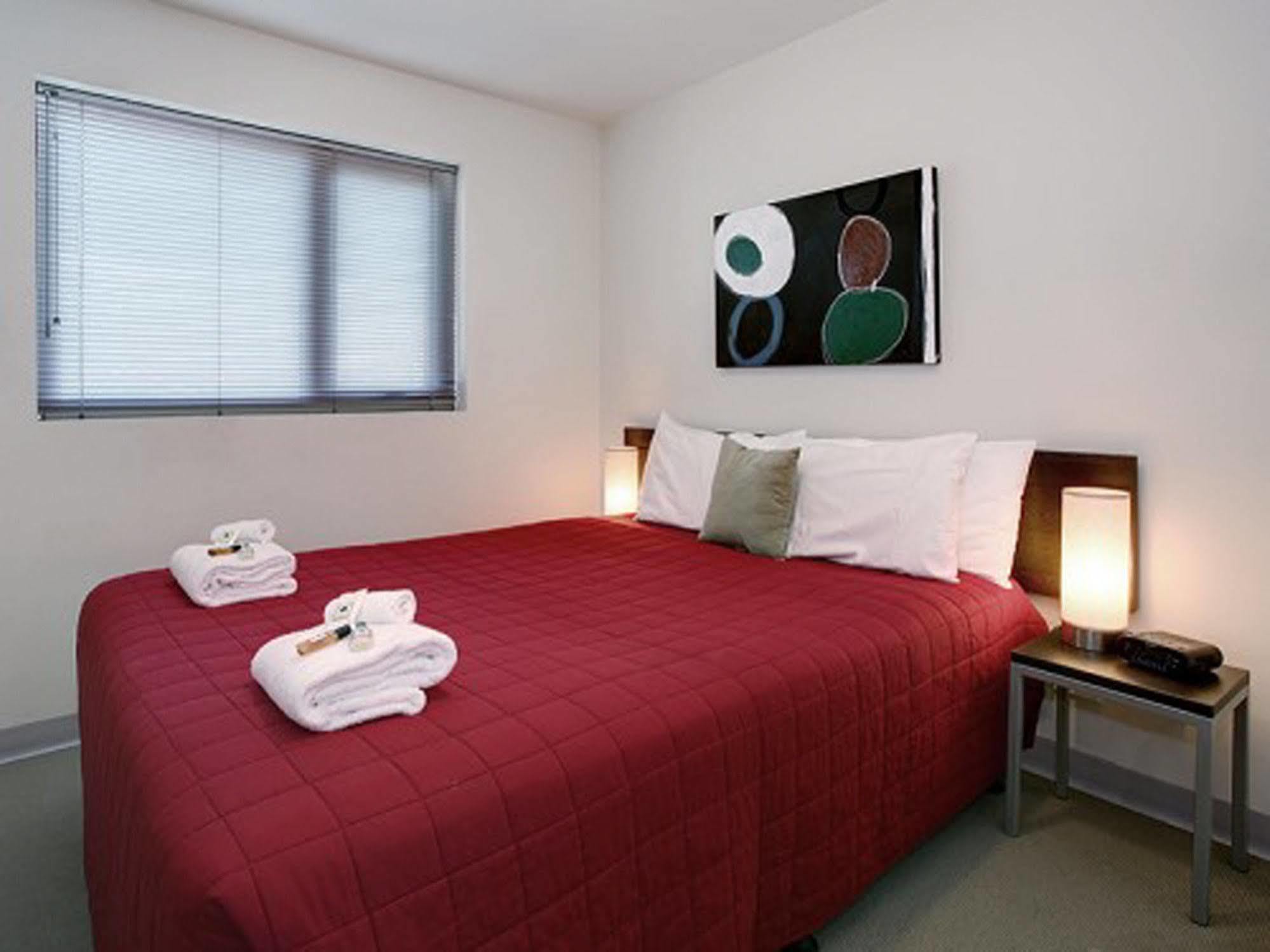 Aparthotel Plum Serviced Carlton