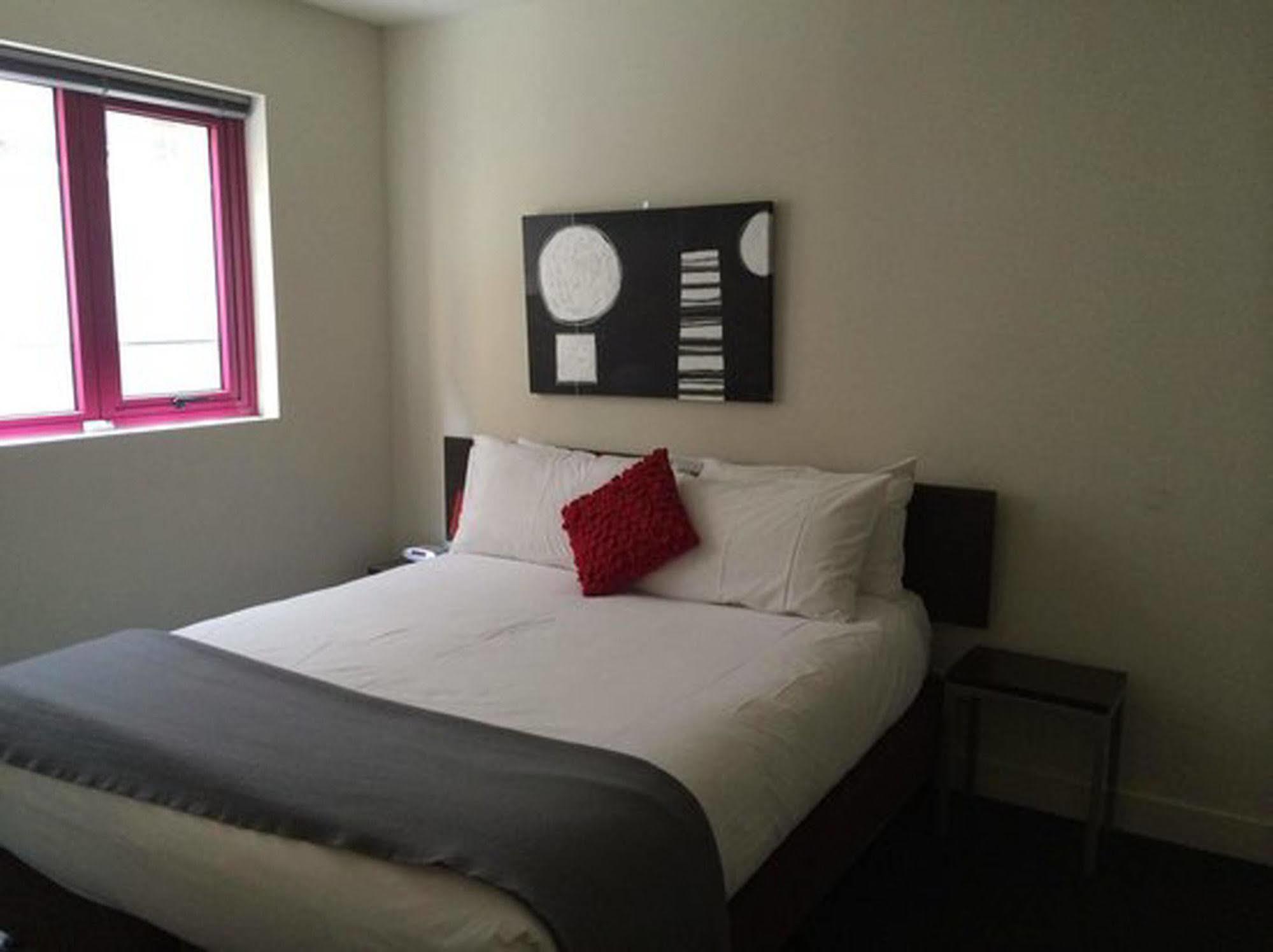 Plum Serviced Carlton Aparthotel