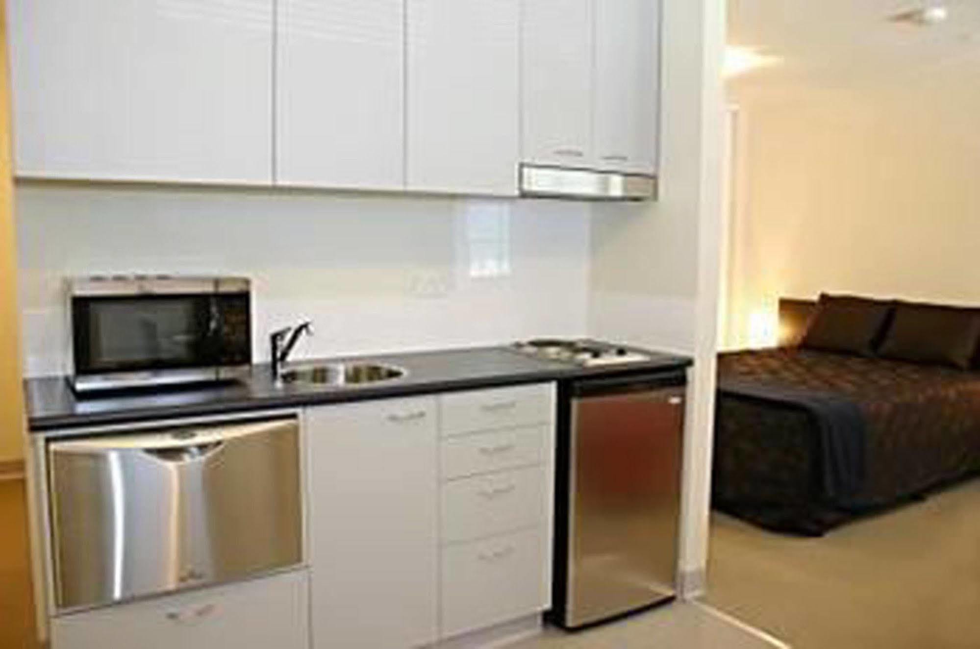 Plum Serviced Carlton 3*