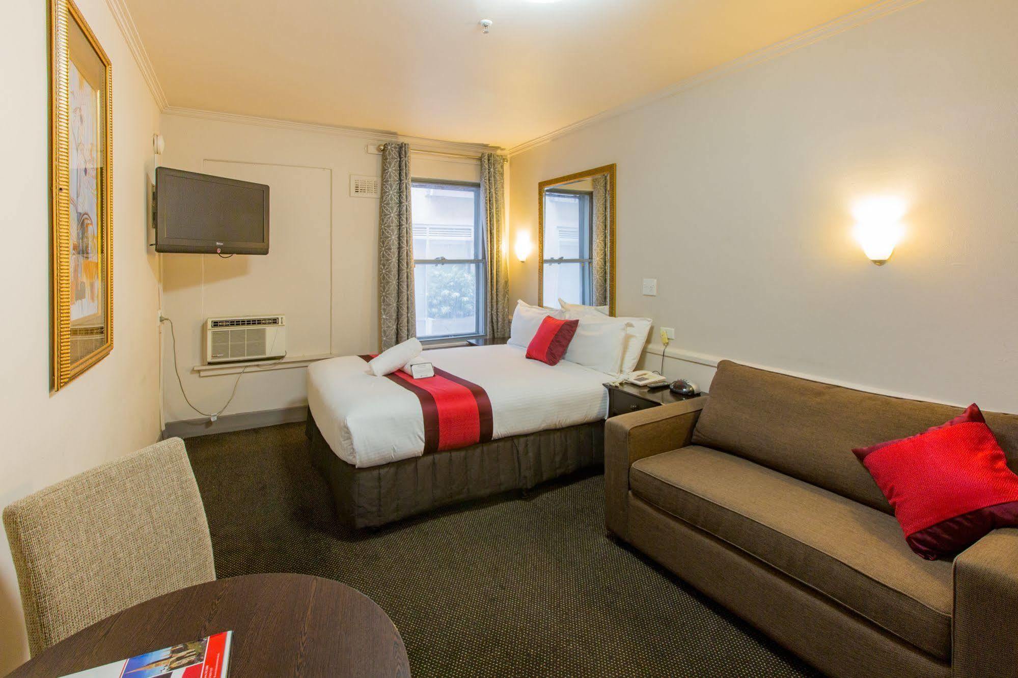 Hotel Square 3*