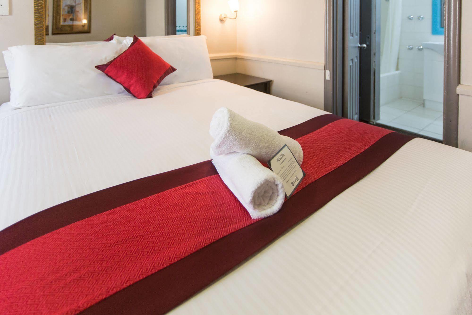 Square Hotel