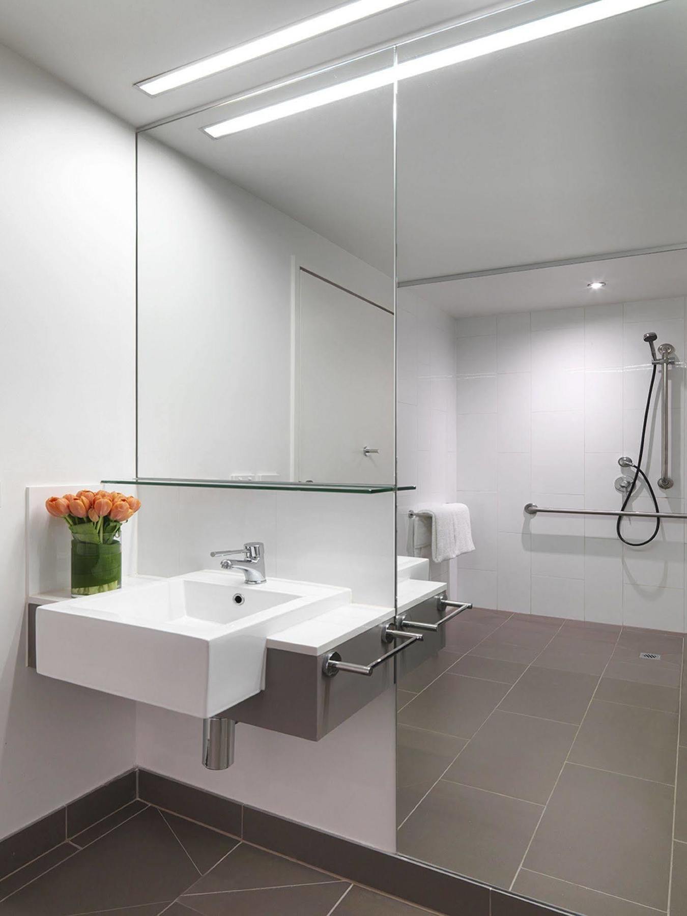 Travelodge Docklands Hotel