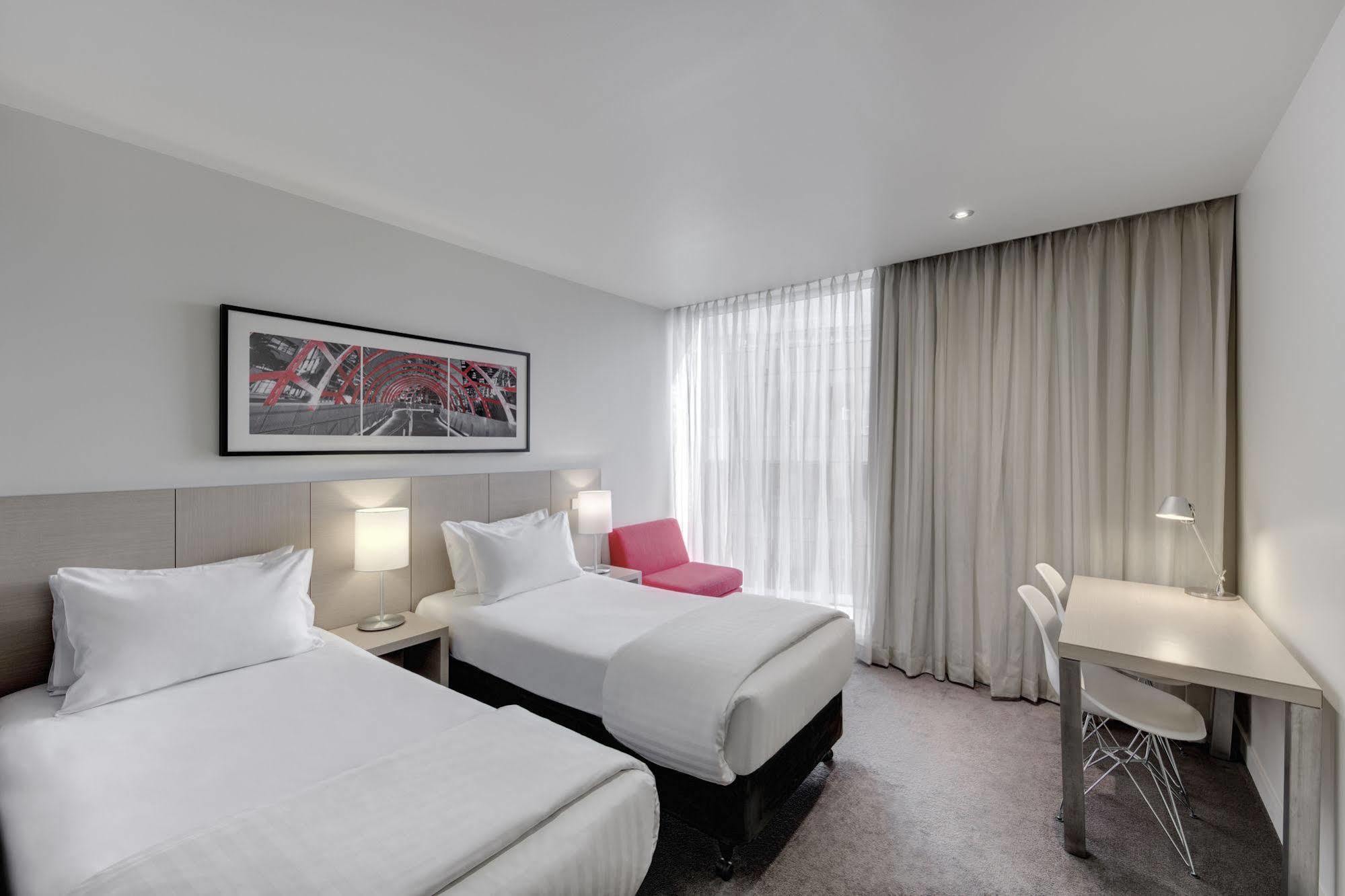 Travelodge Docklands Hotel