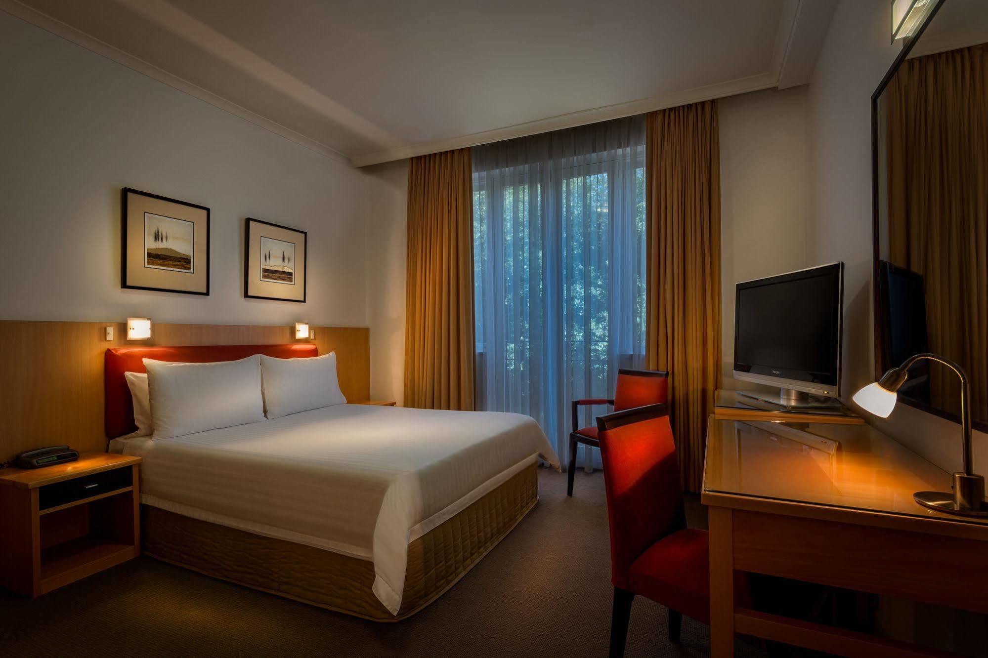 Western Travel 4*