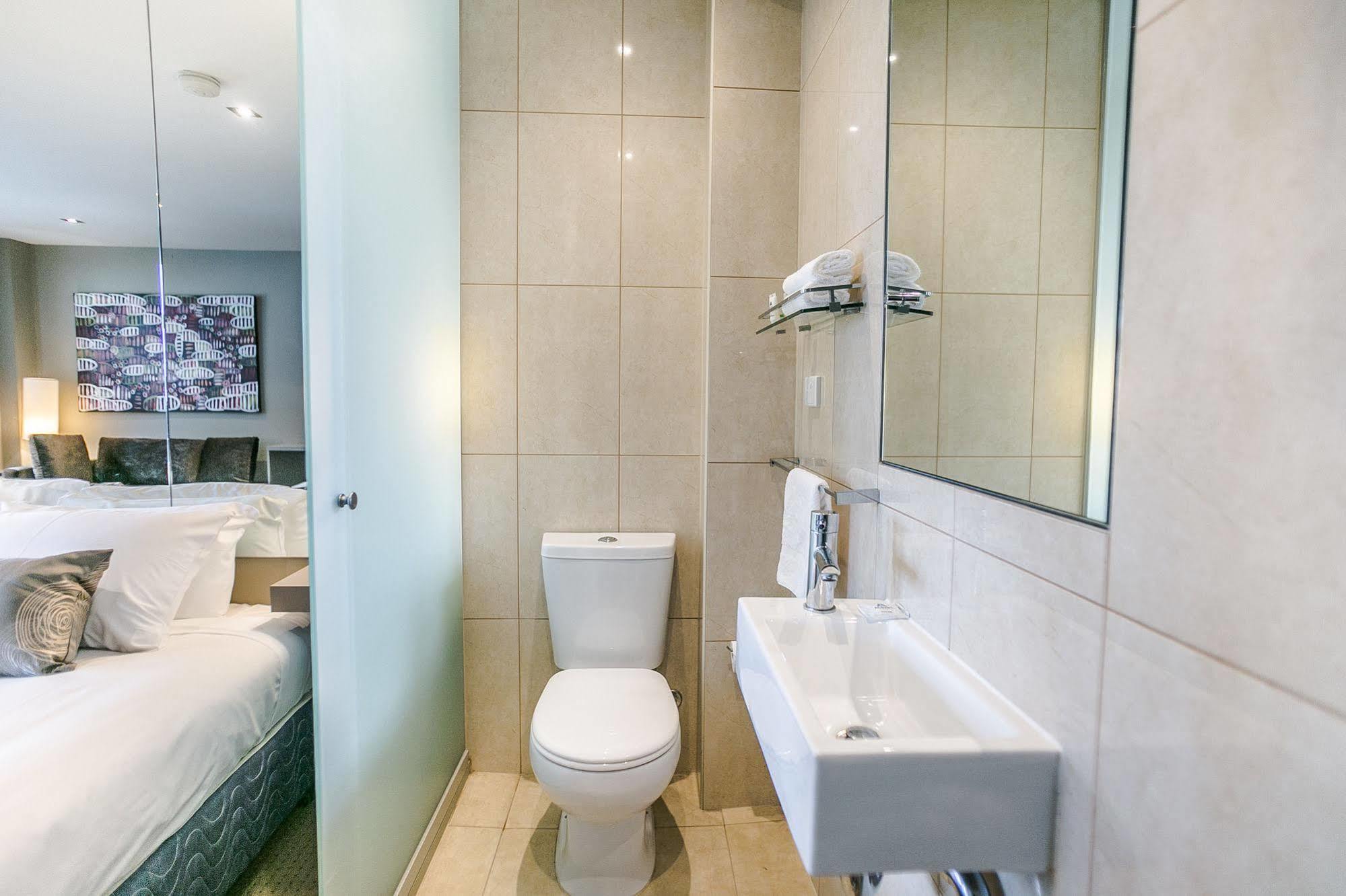 Melbourne Vivo Aparthotel 4*