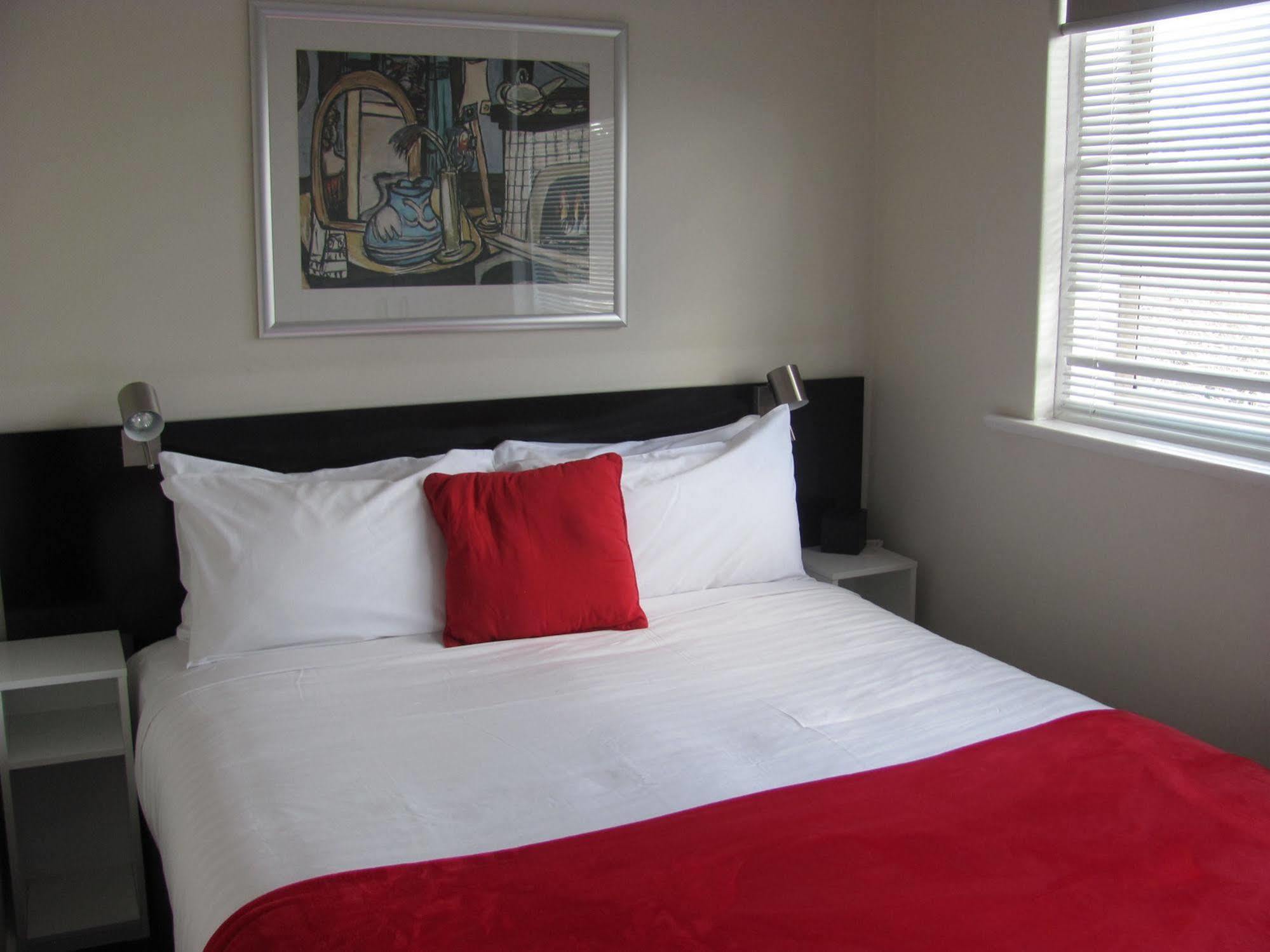 Apartment On Flemington