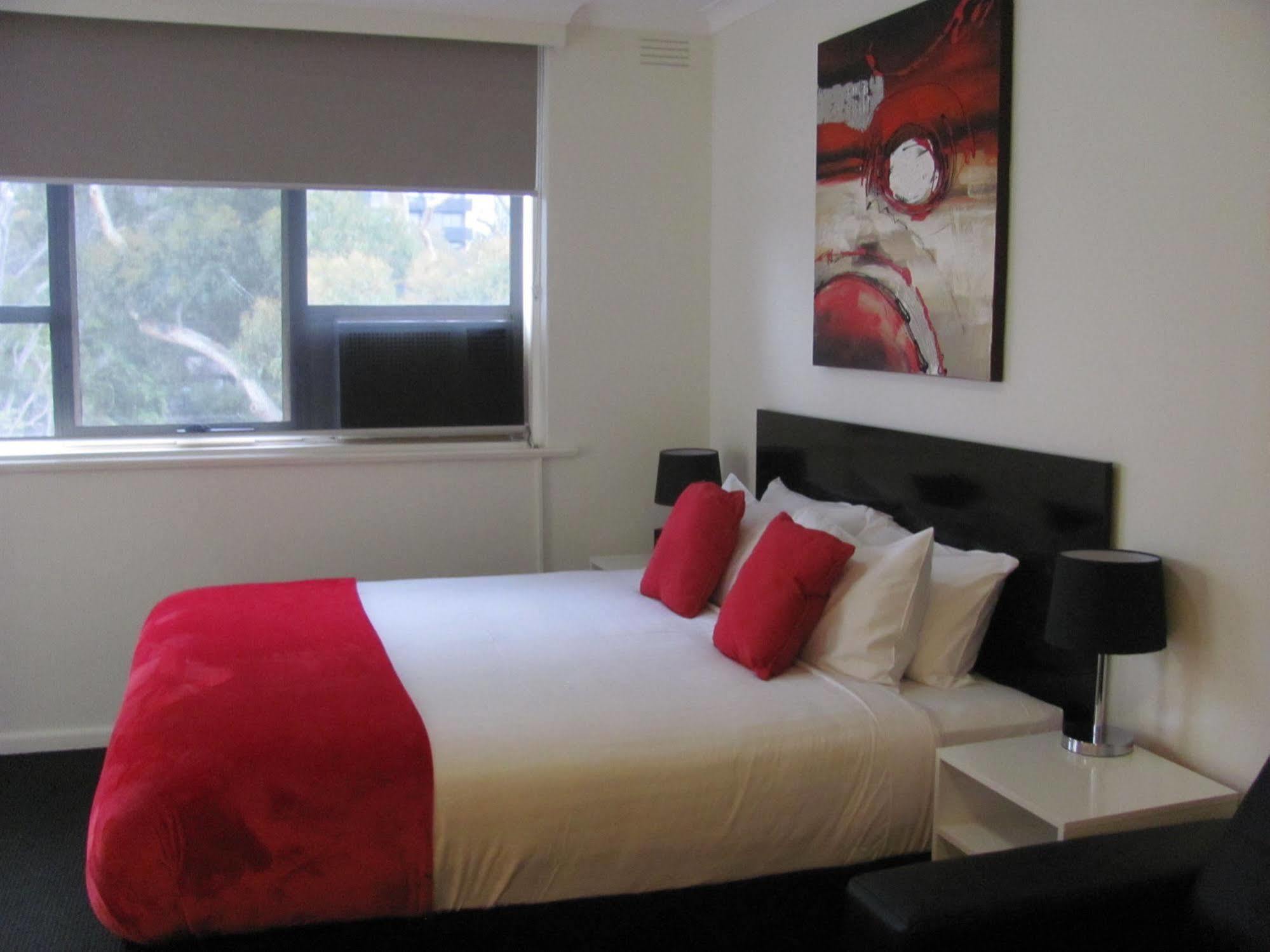 Apartment On Flemington
