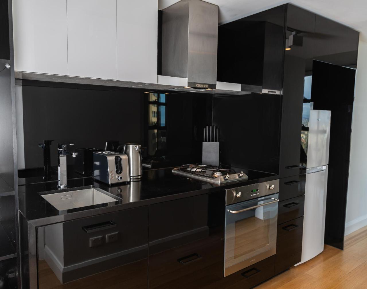 Executive Little Collins Street Apartment *