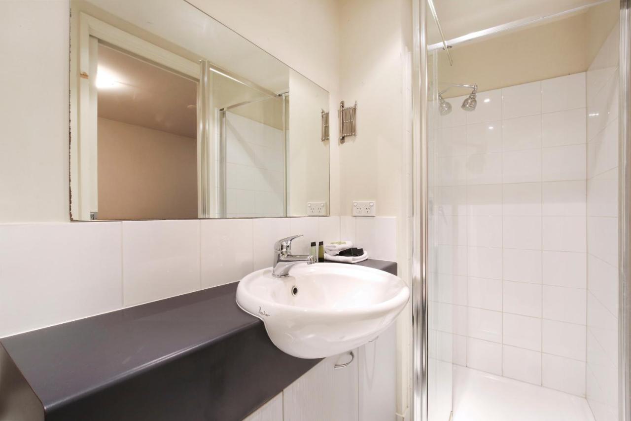 Aparthotel Plum Serviced Carlton 3*