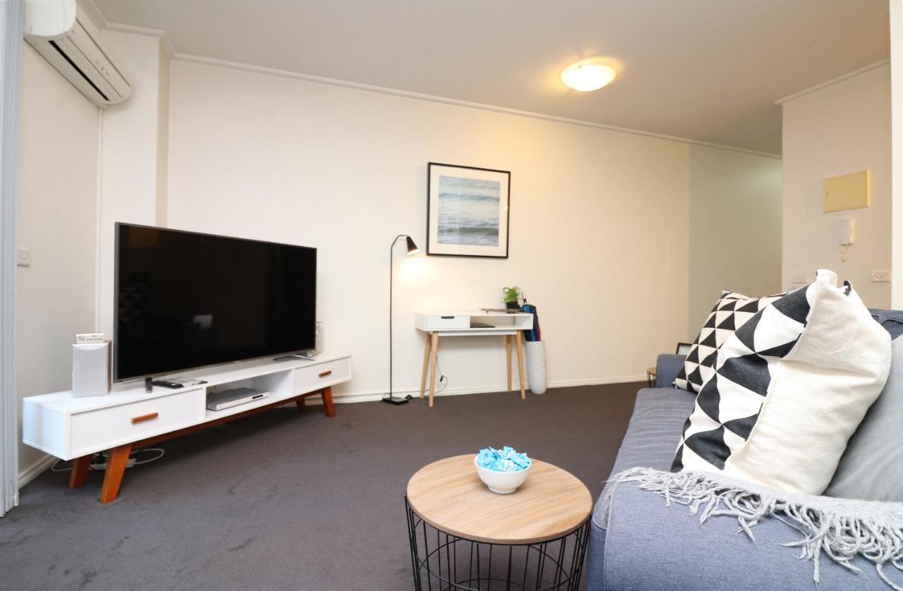 Mayford - Long Stay Rates, Pool, Gym, Parking Apartment